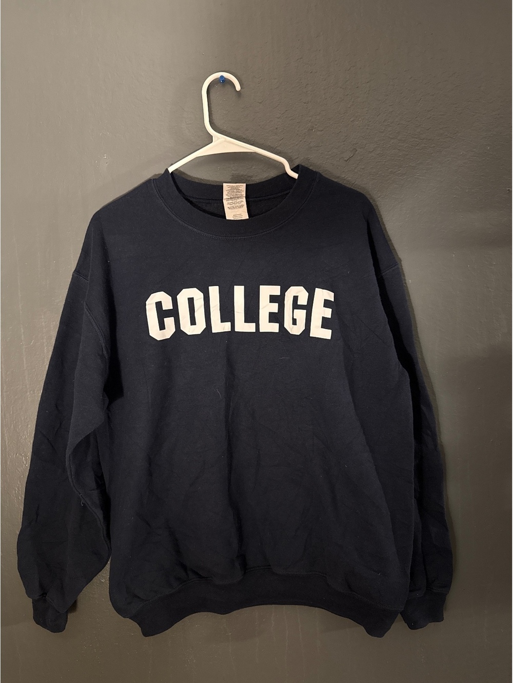 Gildan Heavy Blend Navy Blue College Sweatshirt Medium